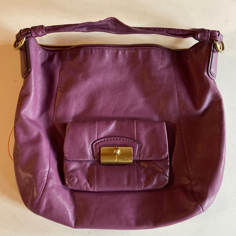 Coach handbag - purple - zip closure - side pocket for phone clasps